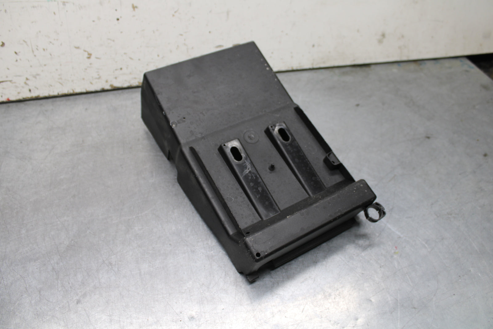 24 KAWASAKI NINJA 500 ABS REAR BACK TAIL UNDERTAIL BATTERY TRAY PLASTIC BB730