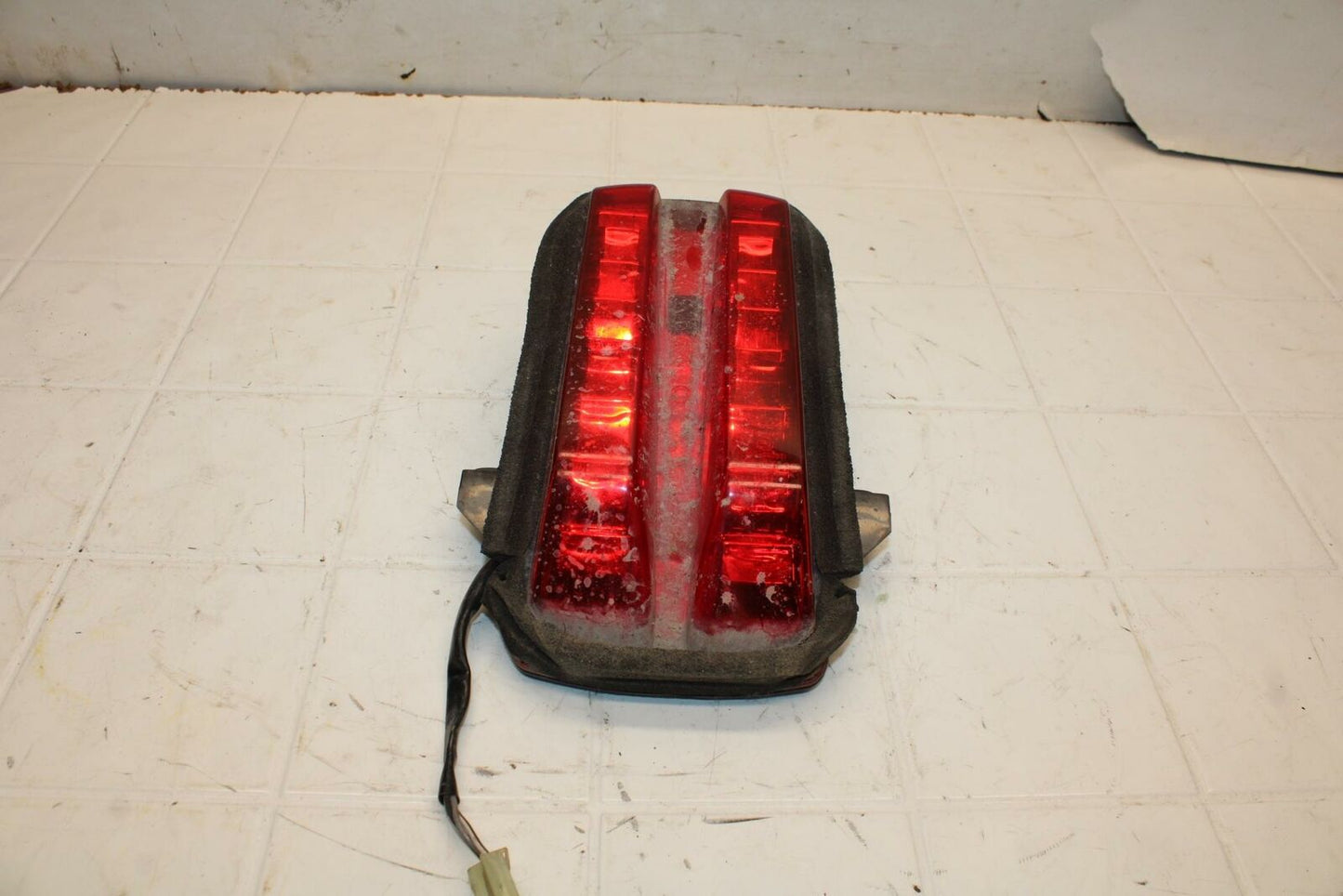 03-05 SUZUKI SV1000 REAR TAIL TAILLIGHT BACK BRAKE LIGHT BB405