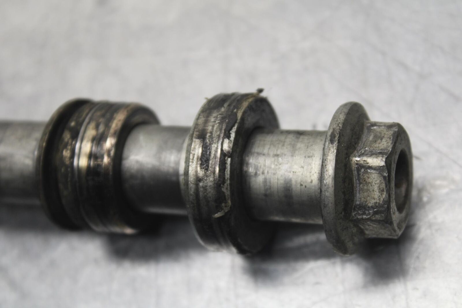 2004 Honda CBR600F4i REAR AXLE BACK WHEEL RIM BOLT AXEL 42301-MAS-000 BB606