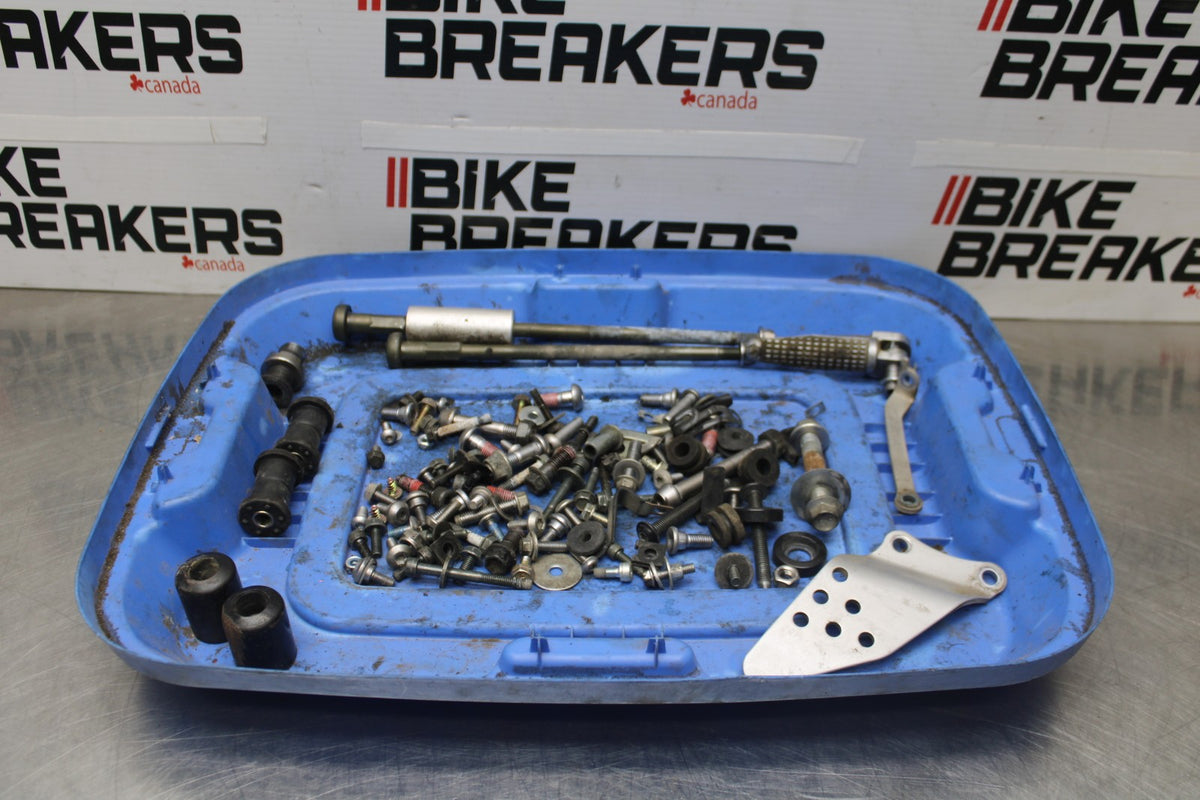 05-06 KAWASAKI NINJA ZX6R LEFTOVER MOUNTING BOLTS HARDWARE SCREWS BB877