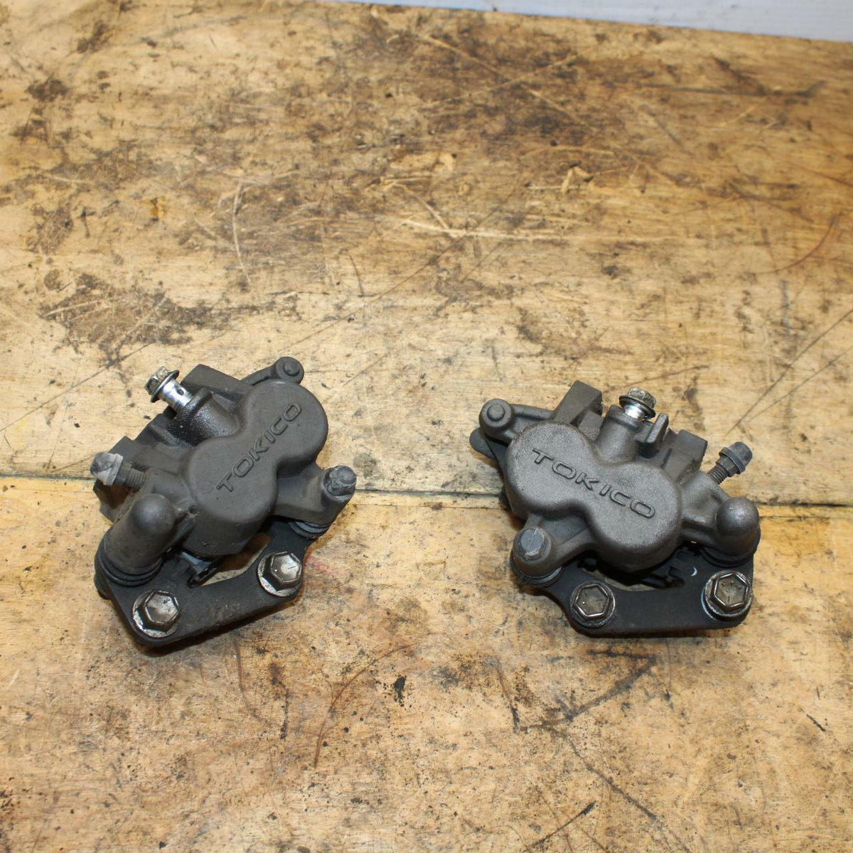 07-11 SUZUKI VSTROM 650 RIGHT LEFT FRONT BRAKE CALIPER SET PAIR CALIPERS BB340